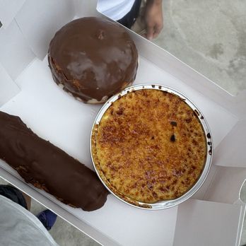 Paul And Jack Bakery - Crème brûlée, Boston cream donut, and an eclair - Bakeries Near Me - Raleigh, North Carolina