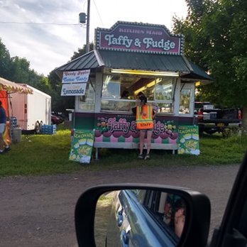 The Great Pumpkin Farm - The fudge stand--the peanut butter fudge was DIVINE. - Pumpkin Patches Near Me - Clarence, New York