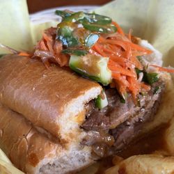 Tri tip banh mi