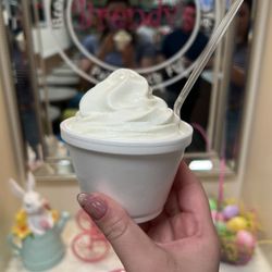 Toasted coconut frozen yogurt IG: @whatschriseating
