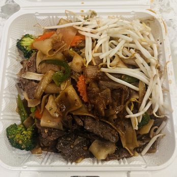Chanpen Thai Cuisine - Drunken Noodles - Thai Near Me - Tempe, Arizona