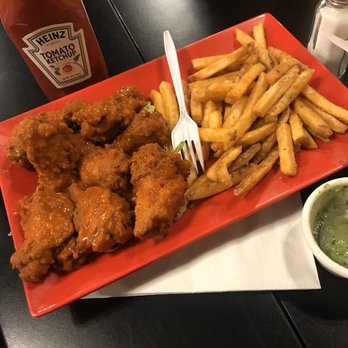 Taqueria los flacos - Alitas de Pollo con Papas Fritas - Mexican Near Me - Chicago, Illinois