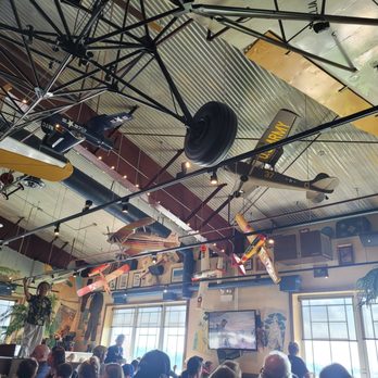 Pilot Pete's - American Near Me - Schaumburg, Illinois