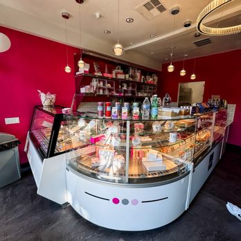 Le Macaron French Pastries - Coffee & Tea Near Me - Thousand Oaks, California Le Macaron French Pastries - Coffee & Tea Near Me - Thousand Oaks, California