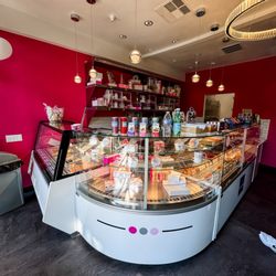 Le Macaron French Pastries