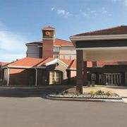 Comfort Suites 29 Photos 12 Reviews Hotels 6715 Financial