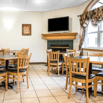 Quality Inn - Breakfast Area - Hotels Near Me - Mauston, Wisconsin