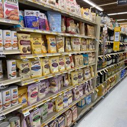 Safeway - Various flours/baking aisle