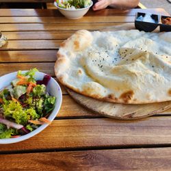 Ocakbaşı - Salad and bread