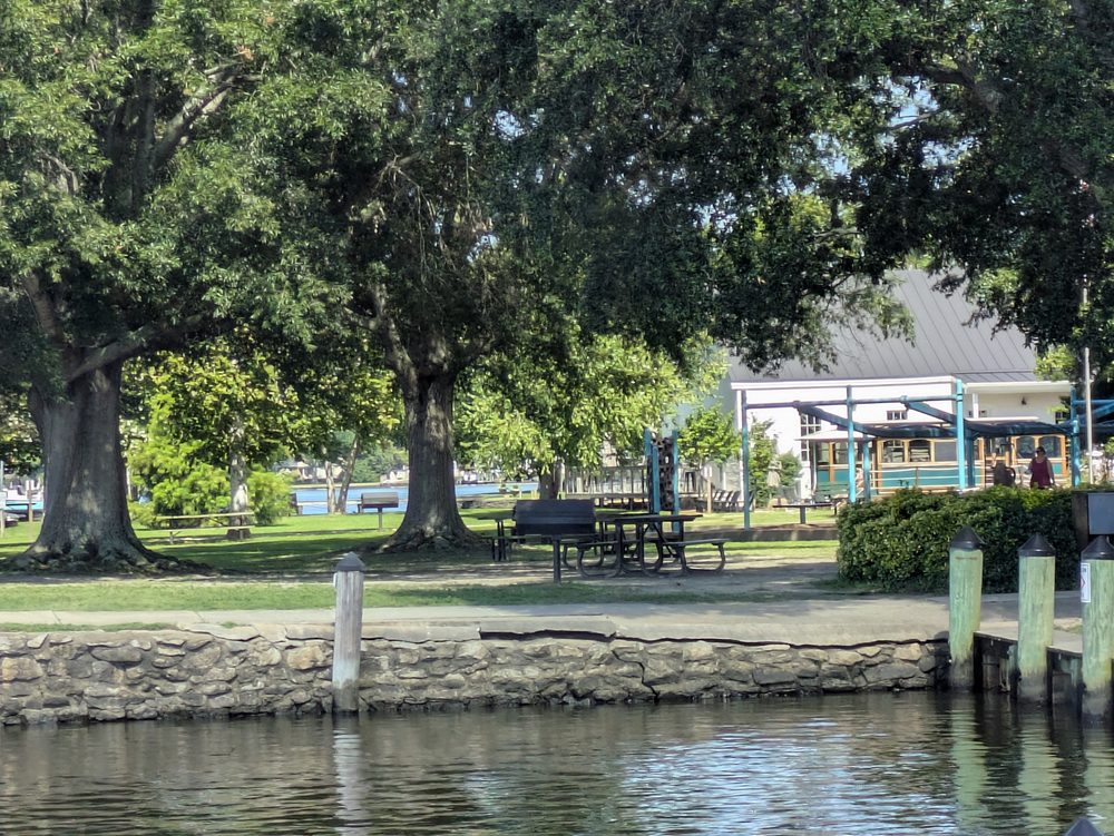Colonial Waterfront Park