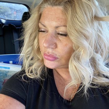 Elizabeths Studio - This is what I walked in with and I wanted it blonder more cool not warm - Hair Salons Near Me - Hermosa Beach, California