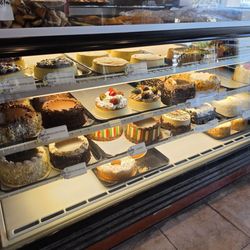 La Dolce Bakery - Cake display