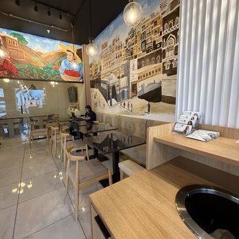 Yemerica - Indoor Seating - Breakfast & Brunch Near Me - West Hartford, Connecticut Yemerica - Indoor Seating - Breakfast & Brunch Near Me - West Hartford, Connecticut