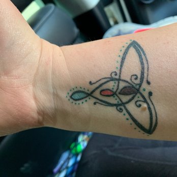 Wisemagic Tattoo - One year in and the tattoo is still holding strong, the ink is still perfect and the color hasn't faded one bit! - Tattoo Near Me - Scottsdale, Arizona Wisemagic Tattoo - One year in and the tattoo is still holding strong, the ink is still perfect and the color hasn't faded one bit! - Tattoo Near Me - Scottsdale, Arizona