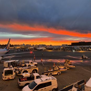 Brewtop Social - an airport at sunset - Brewpubs Near Me - SeaTac, Washington Brewtop Social - an airport at sunset - Brewpubs Near Me - SeaTac, Washington