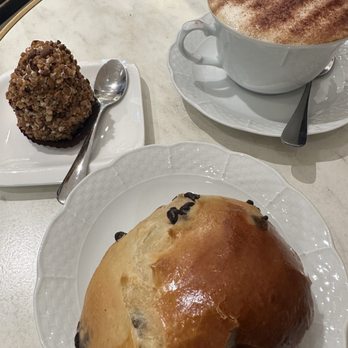 Aux Merveilleux de Fred - Bakeries Near Me - London, XGL Aux Merveilleux de Fred - Bakeries Near Me - London, XGL