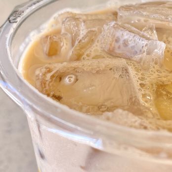 BobaMi - Mango Milk Tea with Mango Star Jelly (Close Up) - Vietnamese Near Me - La Puente, California