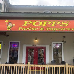 Popps Parlor & Popcorn - Front door