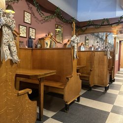 Jen's Alpine Cafe & Soup Kitchen - Booths