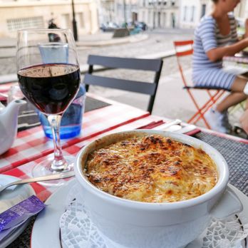 Virage Lepic - French Onion Soup - French Near Me - Paris, 75 Virage Lepic - French Onion Soup - French Near Me - Paris, 75