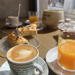 Confiteria Dominga - Coffee, fresh orange juice, chocolate horseshoe