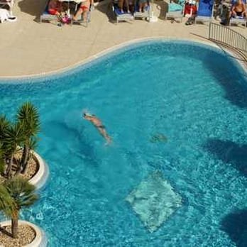 Hotel Allsun Amarac - Blick in die Nachbarschaft - Das Hotel Amarac verfügt selbst nur über einen mikrigen Pool im Plantschbeckenstil. - Hotels Near Me - Son Servera, PM