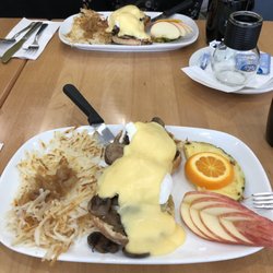Eggs benny with mushrooms and brie