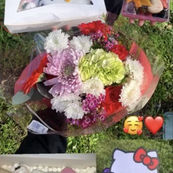 Mesa Amores - Custom Hello Kitty Breakable Chocolate and mini charcuterie box - Caterers Near Me - Concord, California Mesa Amores - Custom Hello Kitty Breakable Chocolate and mini charcuterie box - Caterers Near Me - Concord, California