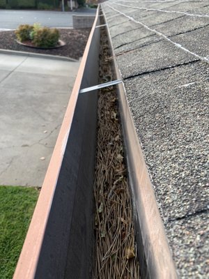 Gutter Cleaning Photos - Gutter Cleaning Before and After Photos.