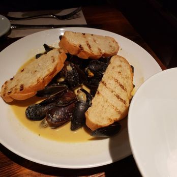 Gaslight - Mussels in Garlic Sauce. Very good. - Gastropubs Near Me - Atlantic Highlands, New Jersey