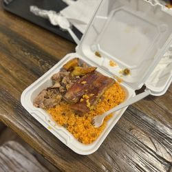 Criollisimo Restaurant - Costillas, pernil y arroz con gandules