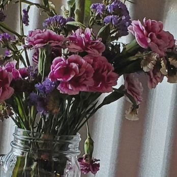 Surin Thai - Fresh Flowers on dining tables - Thai Near Me - Banning, California