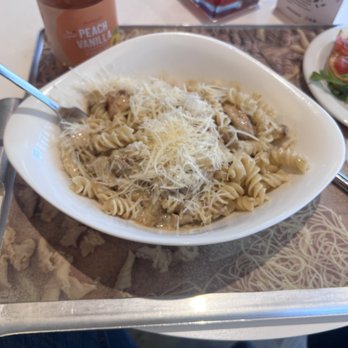 Vapiano - Chicken Alfredo w/ ziti noodles - Italian Near Me - Kaiserslautern, RP Vapiano - Chicken Alfredo w/ ziti noodles - Italian Near Me - Kaiserslautern, RP