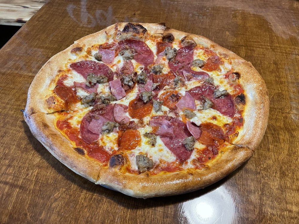 Geaux Pizza & Wings Logo