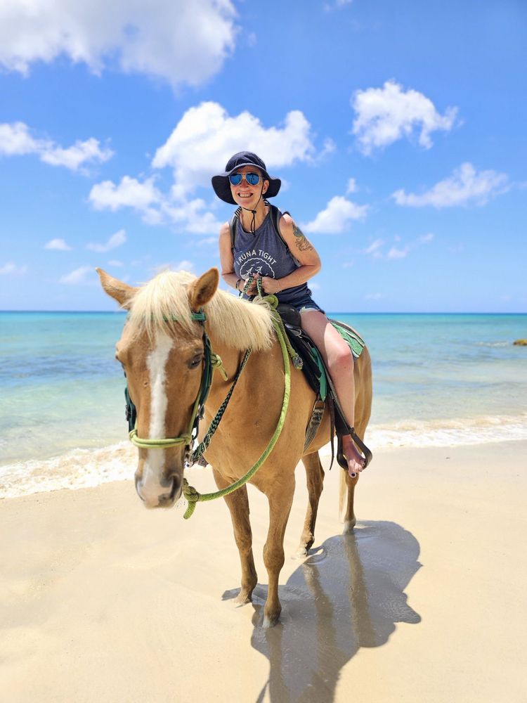 Cruzan Cowgirls Horseback Riding Tours Logo