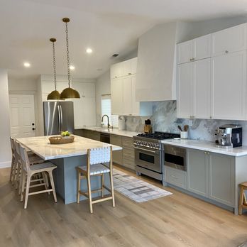 Sonoma County Carpentry - a kitchen with a center island - General Contractors Near Me - Santa Rosa, California Sonoma County Carpentry - a kitchen with a center island - General Contractors Near Me - Santa Rosa, California