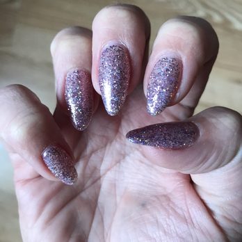 Zenails - Qui fixed my nail that I cracked, in record time. He's amazing, and he always takes care of me! - Nail Salons Near Me - Chicago, Illinois