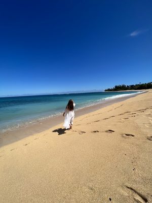 Tunnels Beach by null