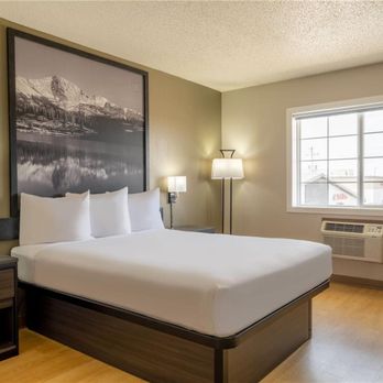 Super 8 by Wyndham Clinton - Guest room - Hotels Near Me - Clinton, Iowa Super 8 by Wyndham Clinton - Guest room - Hotels Near Me - Clinton, Iowa