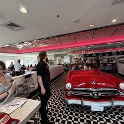 Sunliner Diner - Cute car booth