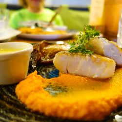 Verklicker - Kabeljau auf Möhrenpurée, Basilikumsauce, karamelisierter Chicorre.