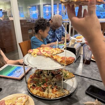 Round Table Pizza - Pizza stand, Hayn, pepperoni on top, King Arthur and Italian garlic supreme on bottom. - Pizza Near Me - Kailua, Hawaii Round Table Pizza - Pizza stand, Hayn, pepperoni on top, King Arthur and Italian garlic supreme on bottom. - Pizza Near Me - Kailua, Hawaii