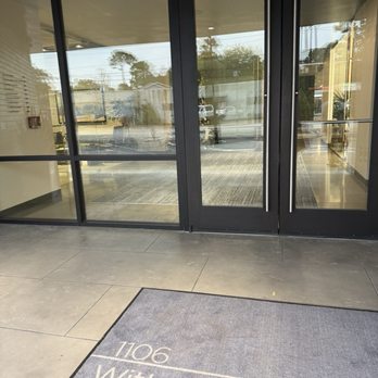 Elevated Oral Surgery - Entrance of building - Oral Surgeons Near Me - Houston, Texas Elevated Oral Surgery - Entrance of building - Oral Surgeons Near Me - Houston, Texas