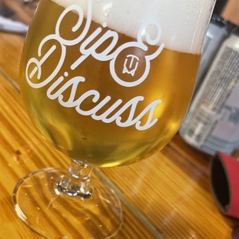 The Tank Brewing - LA PLAYITA Hop-Accented Pilsner 5.1% (12oz Cans) - Breweries Near Me - Miami, Florida