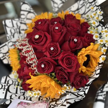 Porti Creations - Red roses and sunflowers perfect for any occasion - Florists Near Me - Lancaster, California Porti Creations - Red roses and sunflowers perfect for any occasion - Florists Near Me - Lancaster, California