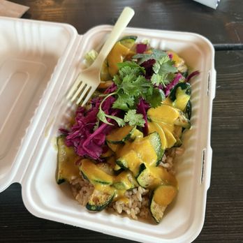 Country Squire kitchen - Veggie bowl - Food Trucks Near Me - Tillamook, Oregon Country Squire kitchen - Veggie bowl - Food Trucks Near Me - Tillamook, Oregon
