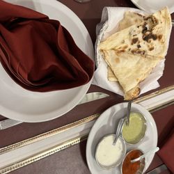 Delhi Mahal - Appetizer naan with chutney.