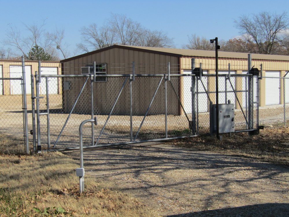 COMPLAININ’ WOMAN BOAT STORAGE Updated July 2024 4548W Sh 154