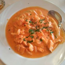 Il Pappagallo - Hausgemachte Nudeln mit Scampi und Lachs