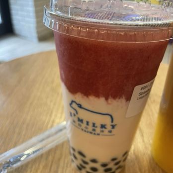 I’Milky - Williamsburg - Fresh Strawberry Green Tea - Bubble Tea Near Me - Brooklyn, New York